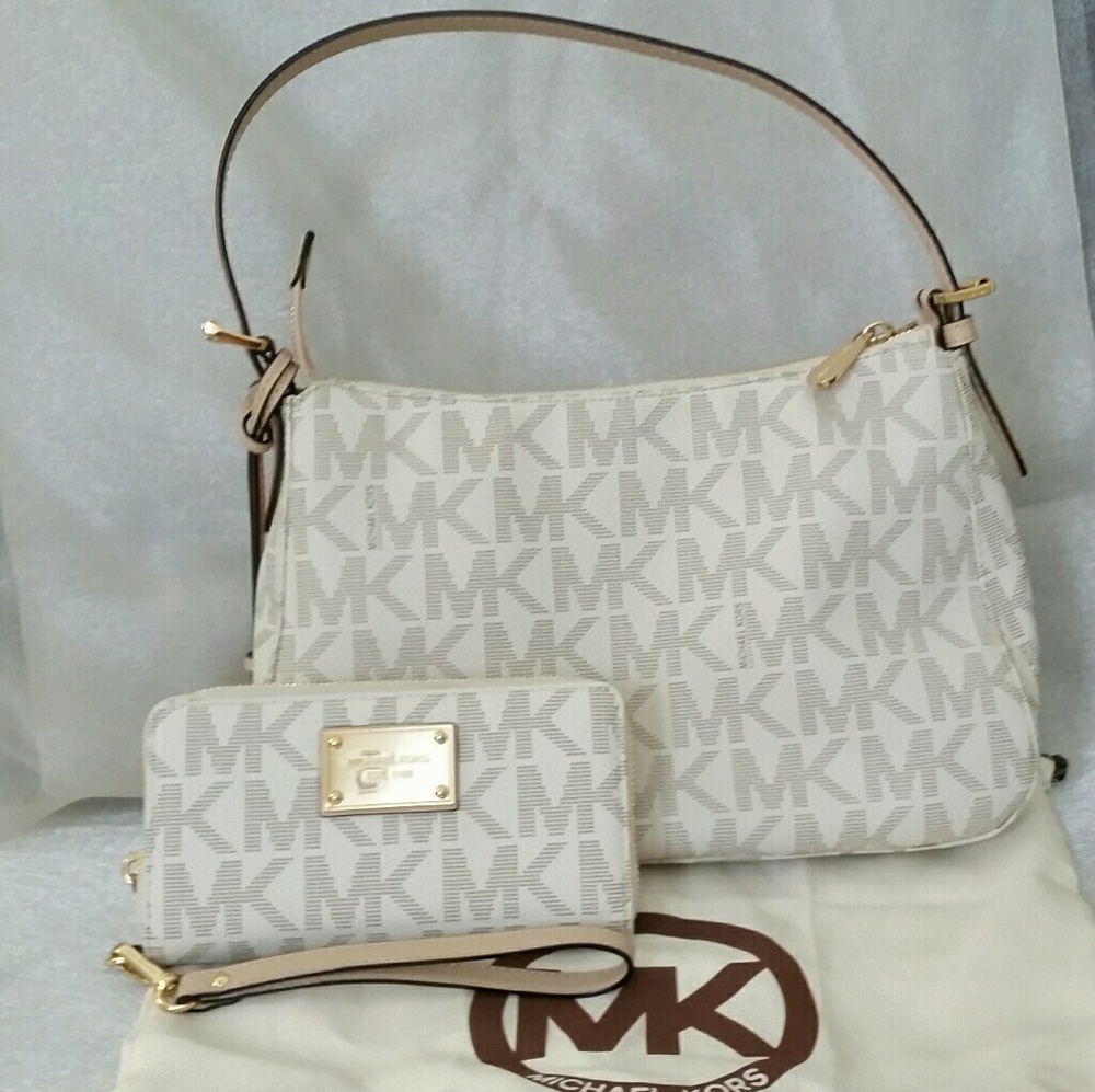 Shoulder bag and wristlet set